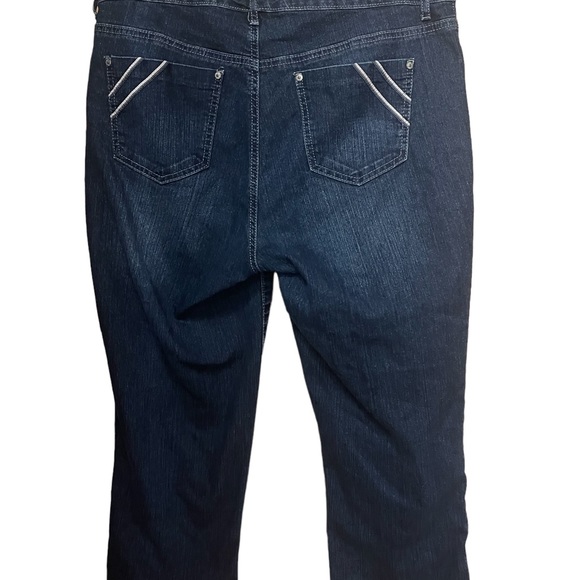 Gloria Vanderbilt all-around slimming effect capri jeans. - Picture 4 of 5